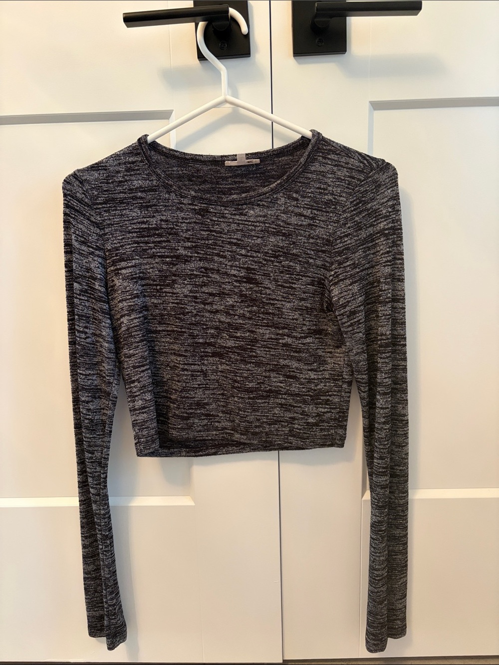 Wilfred Black & White Heathered Long-Sleeve Crop Top